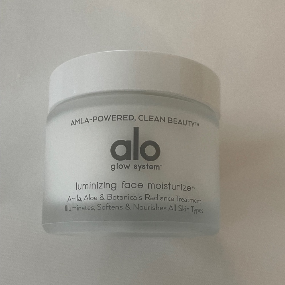 ALO Yoga Luminizing Face Moisturizer - White